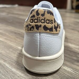 Brand NEW Adidas Cloudfoam Advantage Women’s Size 9.5 / leopard print!